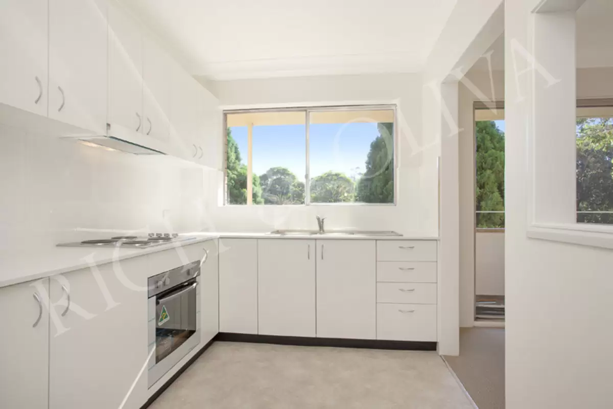8/10 Park Avenue, Burwood Leased by Rich & Oliva - image 2