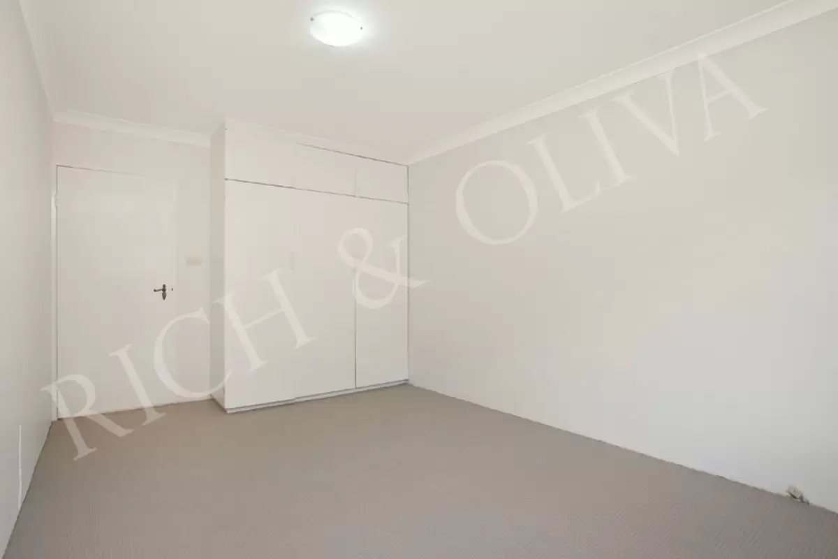 8/10 Park Avenue, Burwood Leased by Rich & Oliva - image 3