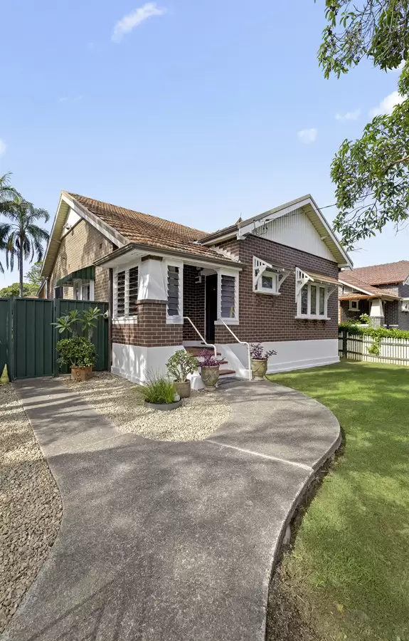 37 Cheviot Street, Ashbury Sold by Rich & Oliva - image 2