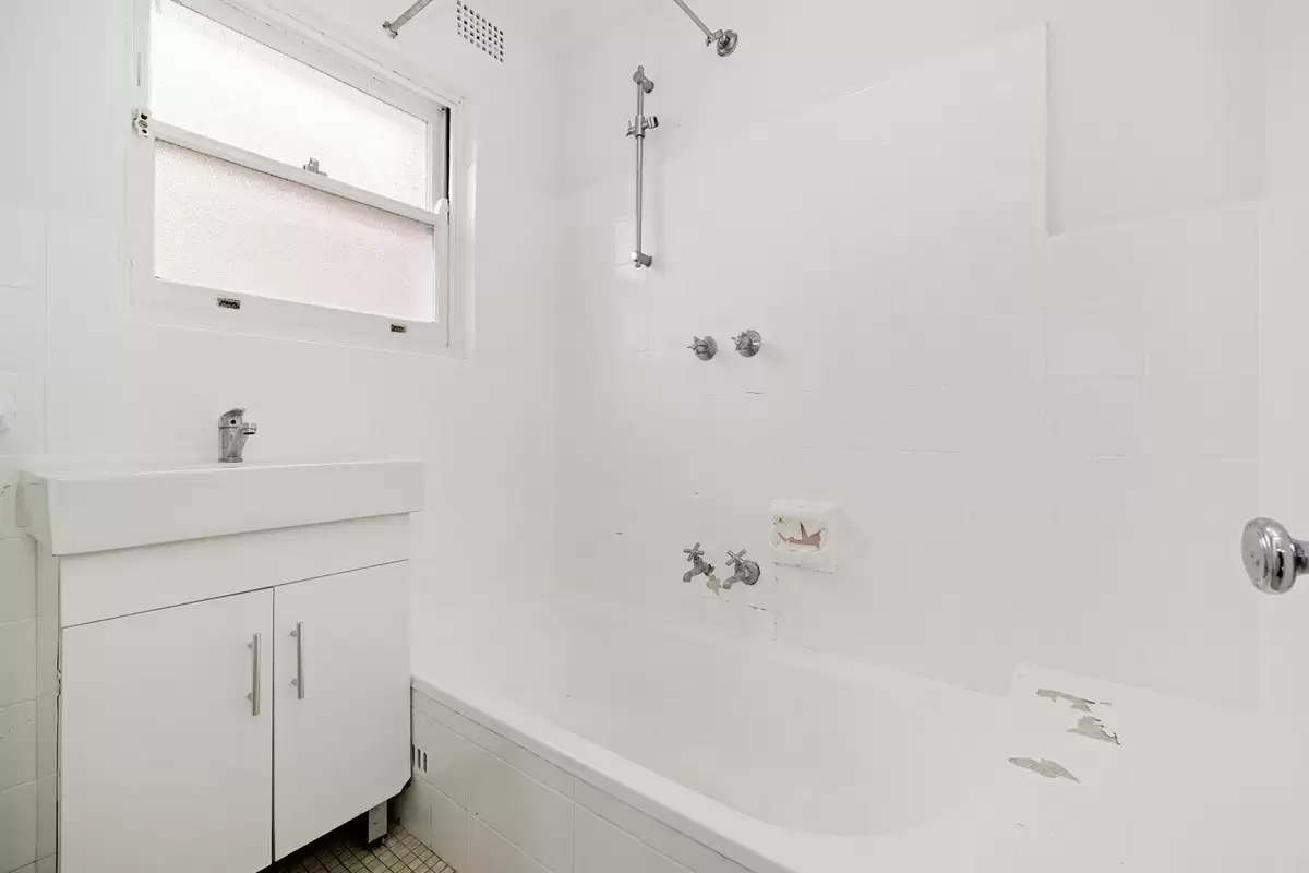 1/63 Albert Crescent, Burwood Sold by Rich & Oliva - image 5