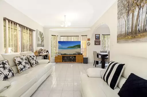 1/30 Tintern Road, Ashfield Sold by Rich & Oliva