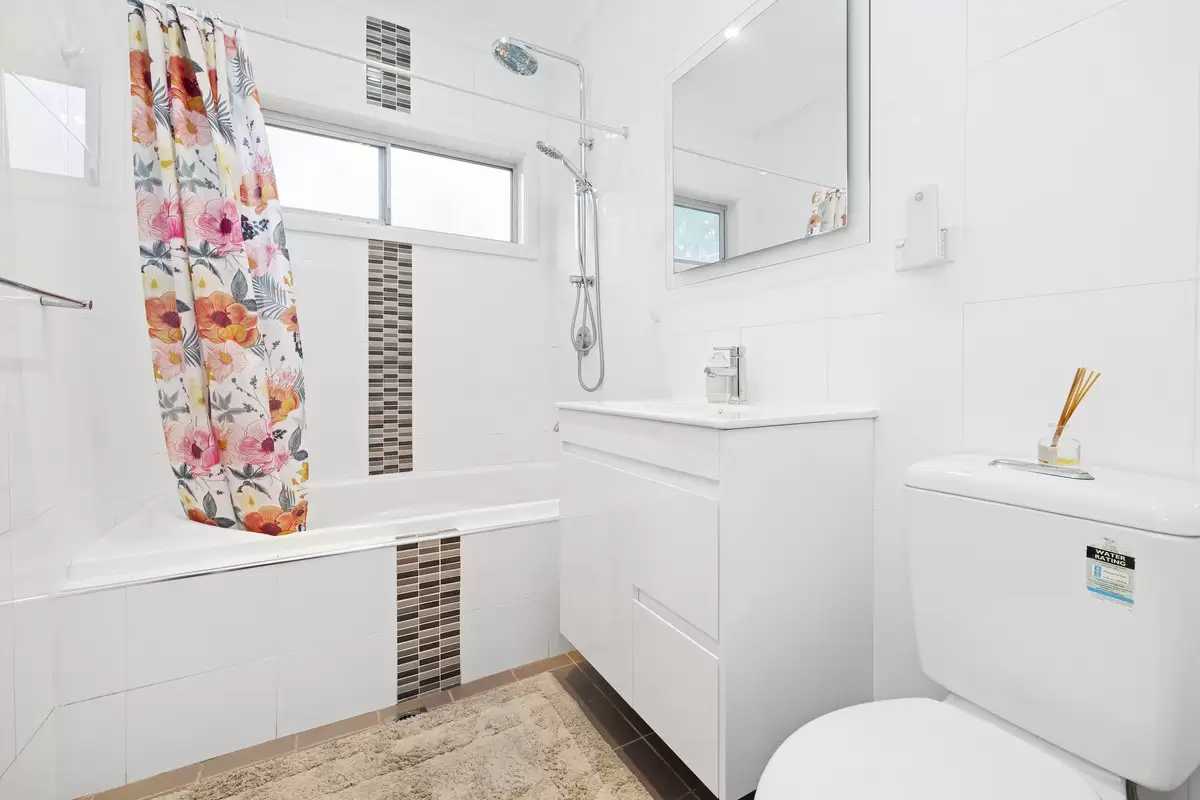 50 Endeavour Road, Georges Hall Leased by Rich & Oliva - image 3
