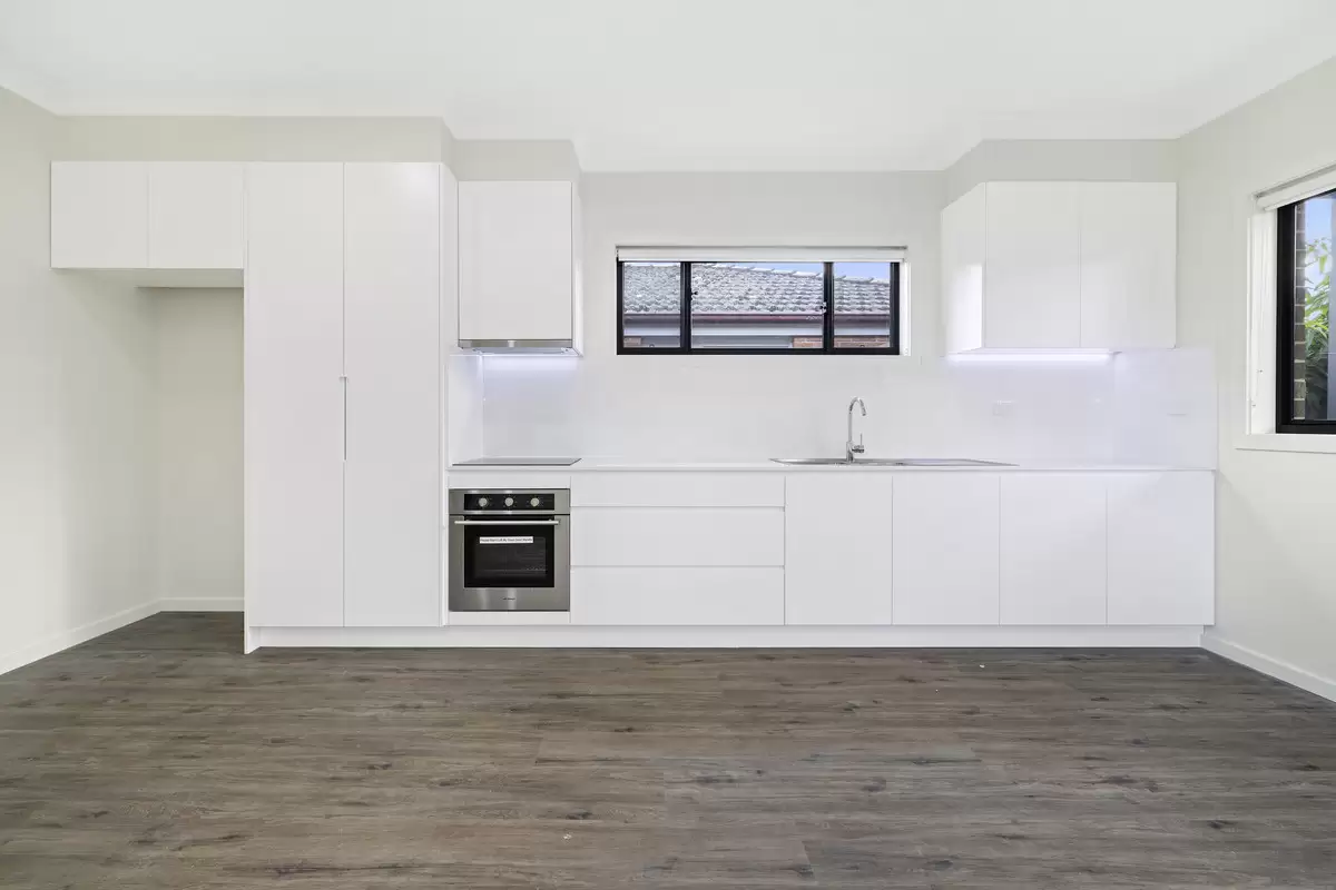 1/50 Endeavour Road, Georges Hall Leased by Rich & Oliva - image 3