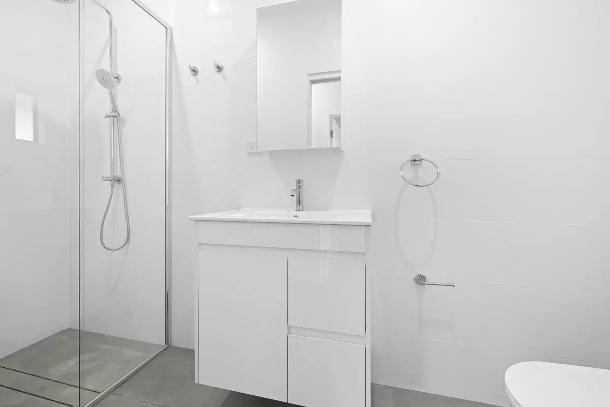 1/50 Endeavour Road, Georges Hall Leased by Rich & Oliva - image 4