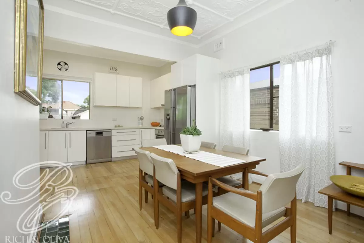32 Service Avenue, Ashfield Sold by Rich & Oliva - image 4