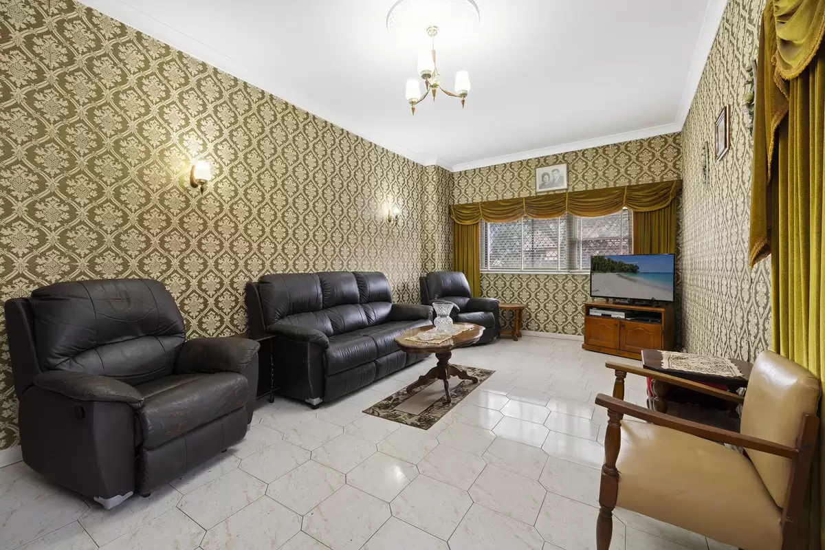 2 Arrowfield Avenue, Burwood Sold by Rich & Oliva - image 6