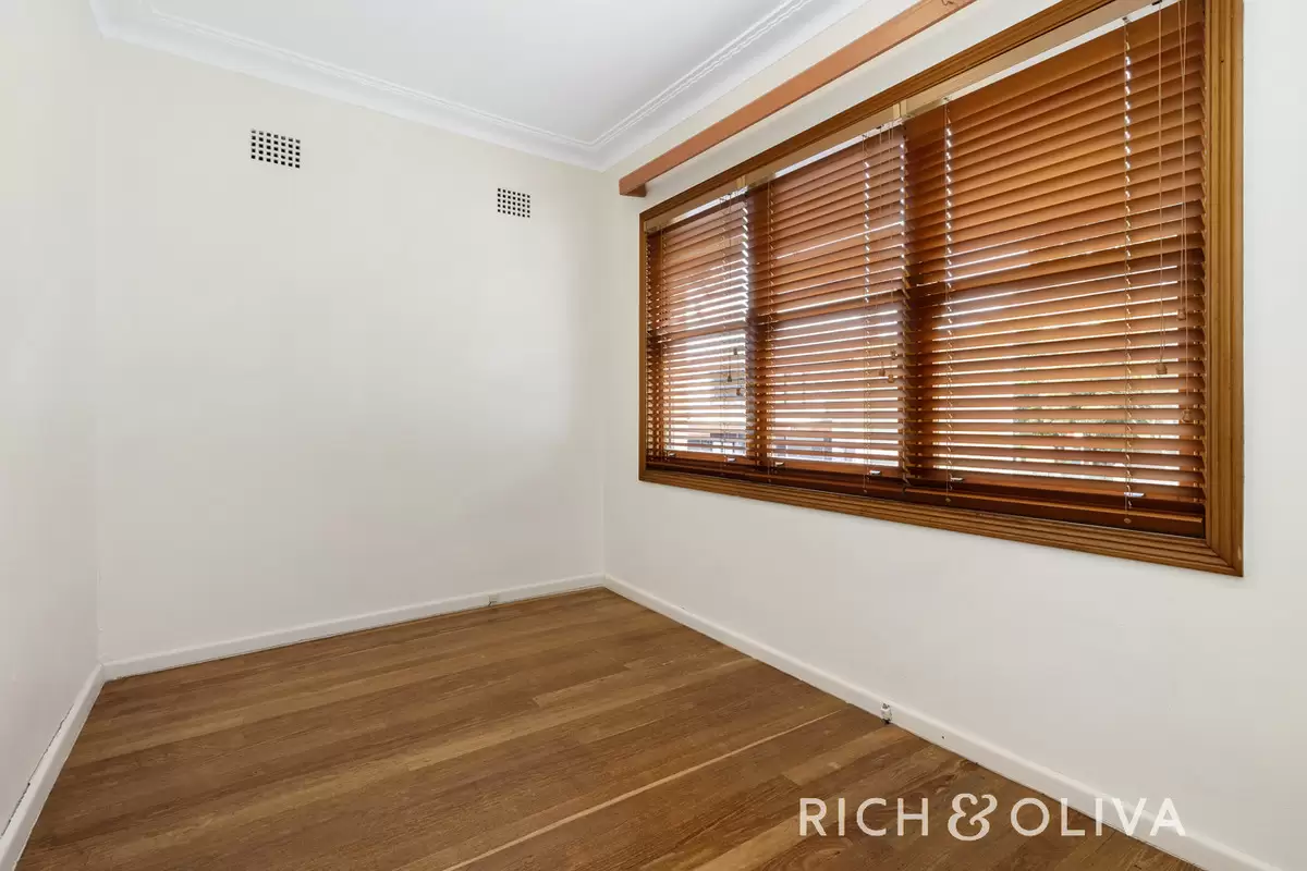 4 Percival Road, Stanmore Leased by Rich & Oliva - image 2