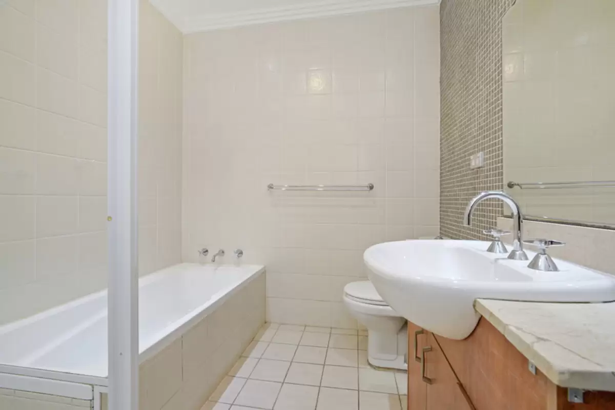 10/162 New Canterbury Road, Petersham Leased by Rich & Oliva - image 3