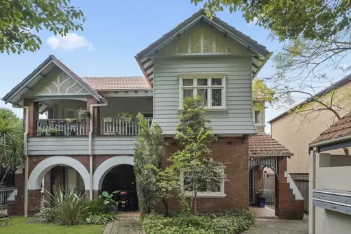 10/162 New Canterbury Road, Petersham Leased by Rich & Oliva