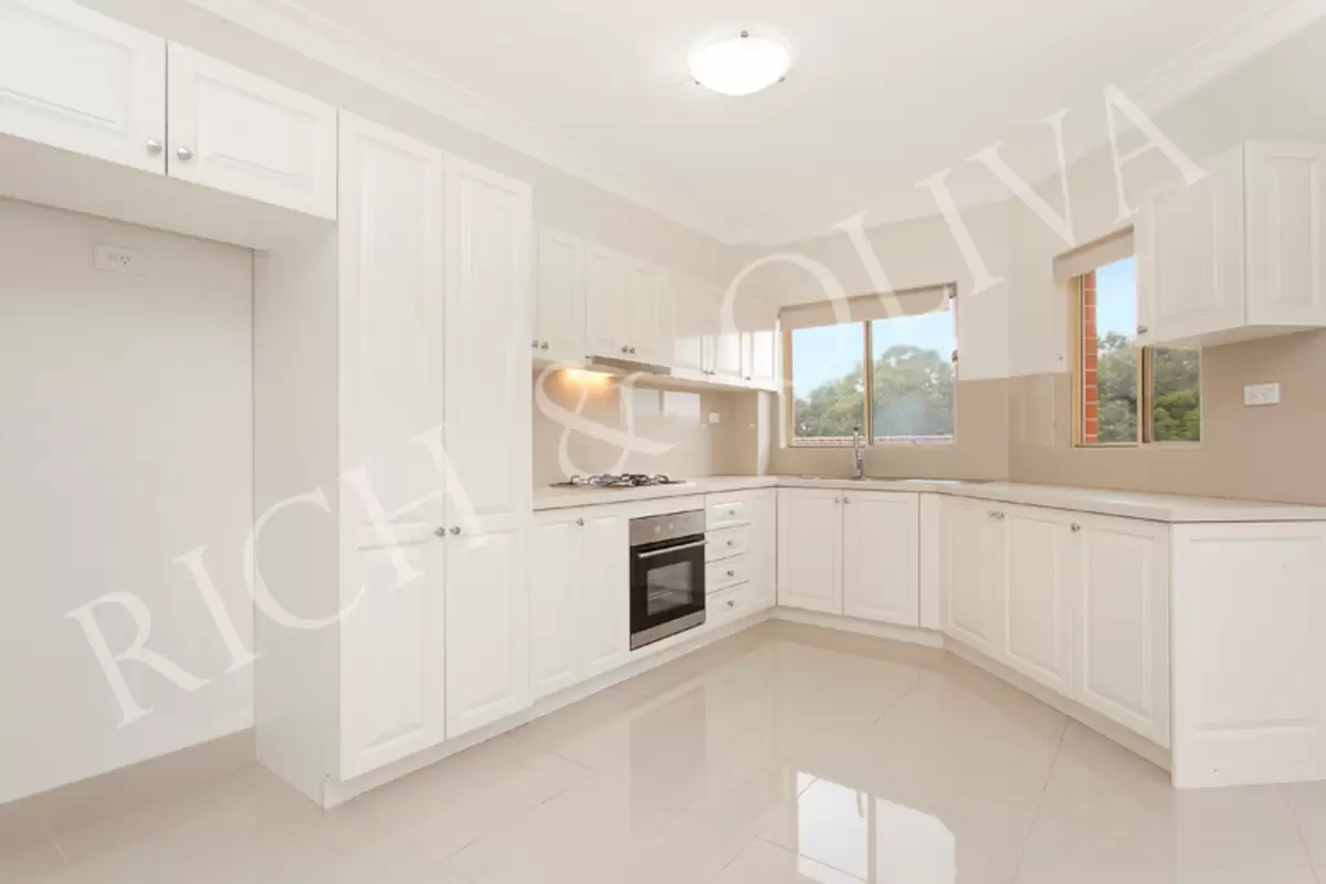 7/37 Angelo Street, Burwood Leased by Rich & Oliva - image 2
