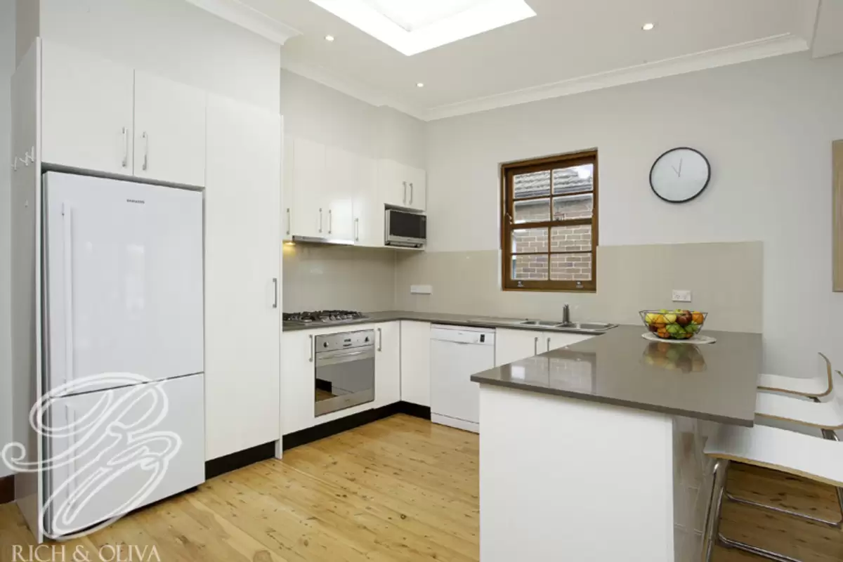 10 Trevenar Street, Ashbury Sold by Rich & Oliva - image 3