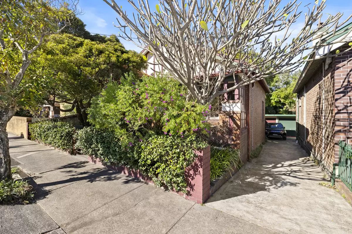 233 Croydon Road, Croydon Sold by Rich & Oliva - image 2