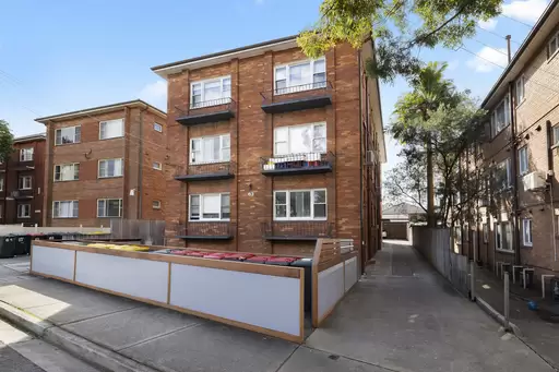 10/63 Albert Crescent, Burwood Sold by Rich & Oliva