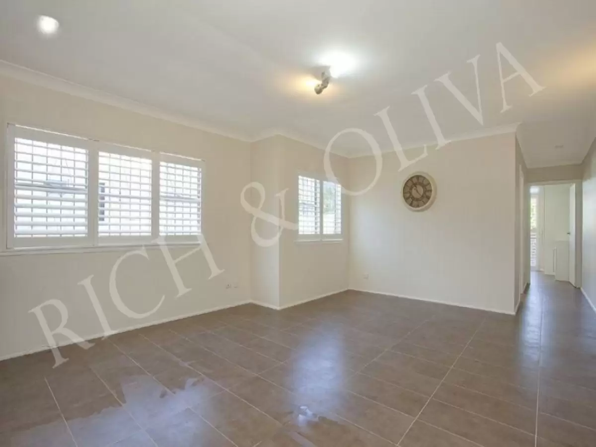 42 Leinster Street, Paddington Leased by Rich & Oliva - image 2