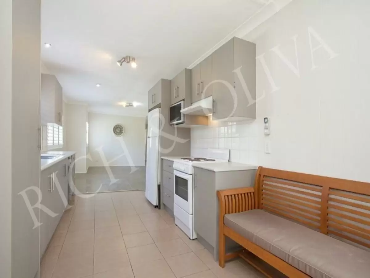 42 Leinster Street, Paddington Leased by Rich & Oliva - image 3