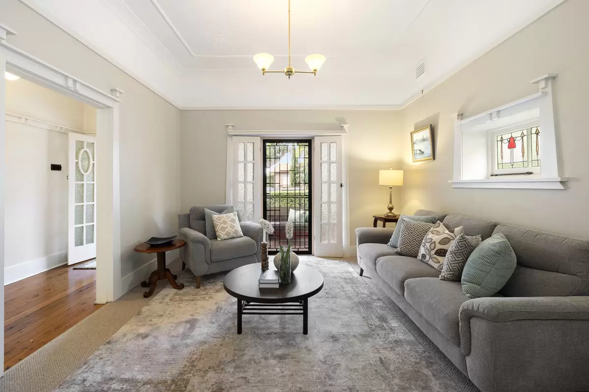 27 Ivanhoe Road, Croydon Sold by Rich & Oliva - image 4
