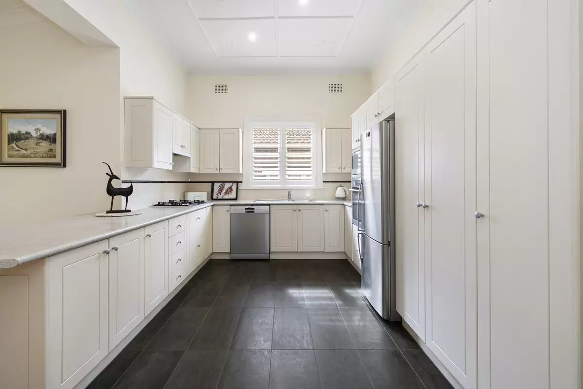 27 Ivanhoe Road, Croydon Sold by Rich & Oliva - image 16