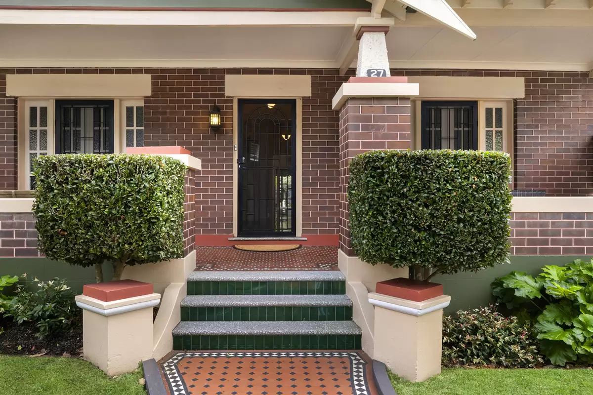 27 Ivanhoe Road, Croydon Sold by Rich & Oliva - image 2