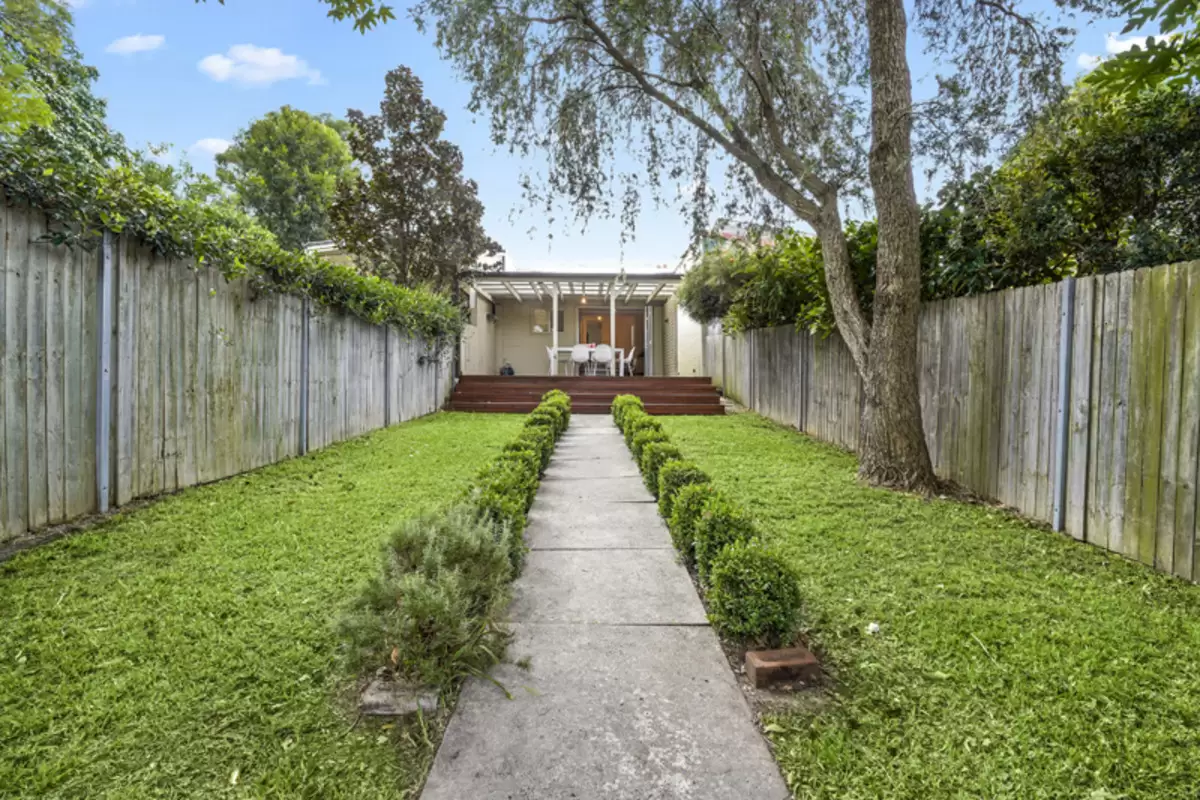 64 Fitzroy Street, Burwood Sold by Rich & Oliva - image 3
