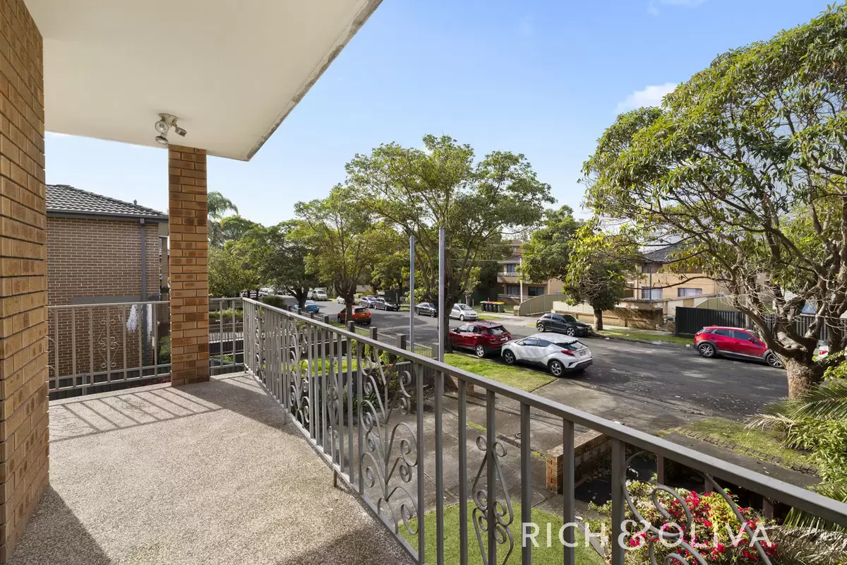 1/30 Sixth Avenue, Campsie Leased by Rich & Oliva - image 5