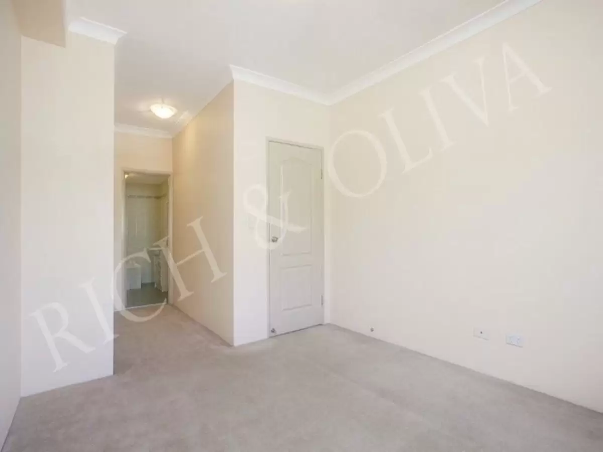 8/31 Gordon Street, Burwood Leased by Rich & Oliva - image 4
