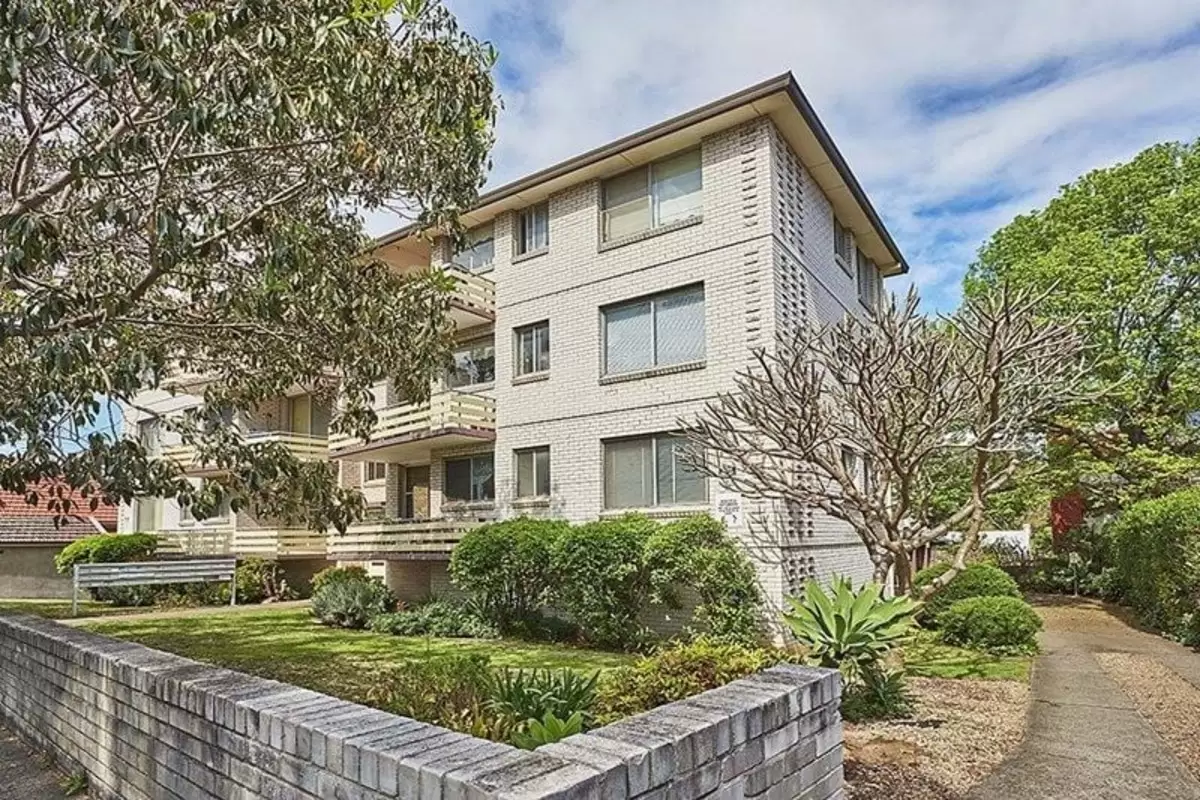 15/8-12 Hunter Street, Lewisham Leased by Rich & Oliva - image 1