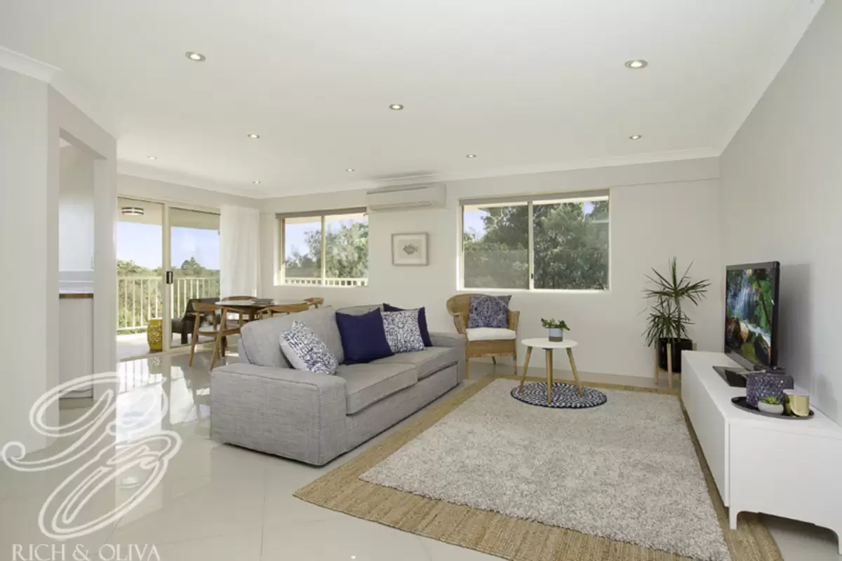 10/10 Broughton Street, Canterbury Sold by Rich & Oliva - image 1