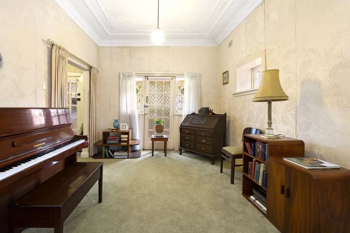 12 Tahlee Street, Burwood Sold by Rich & Oliva - image 4