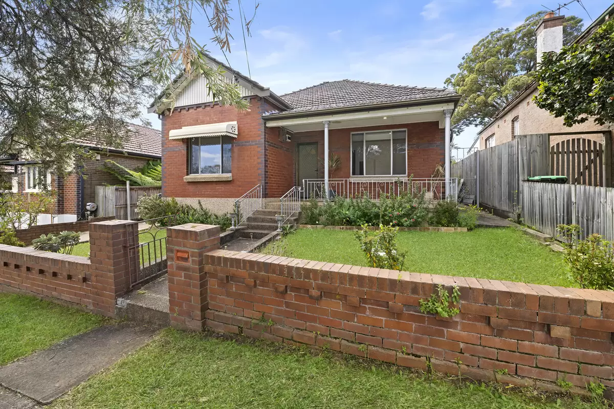 9 Allibone Street, Ashbury Sold by Rich & Oliva - image 2