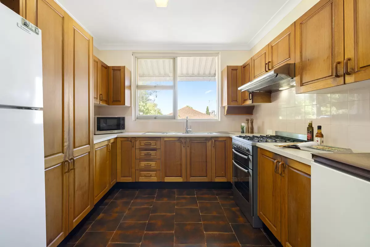 15 Anthony Street, Croydon Sold by Rich & Oliva - image 8