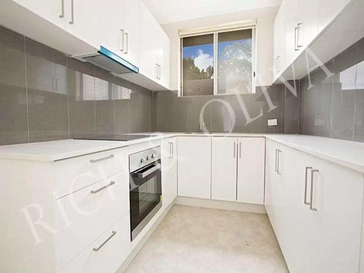 11/451 Glebe Point Rd., Glebe Leased by Rich & Oliva - image 4