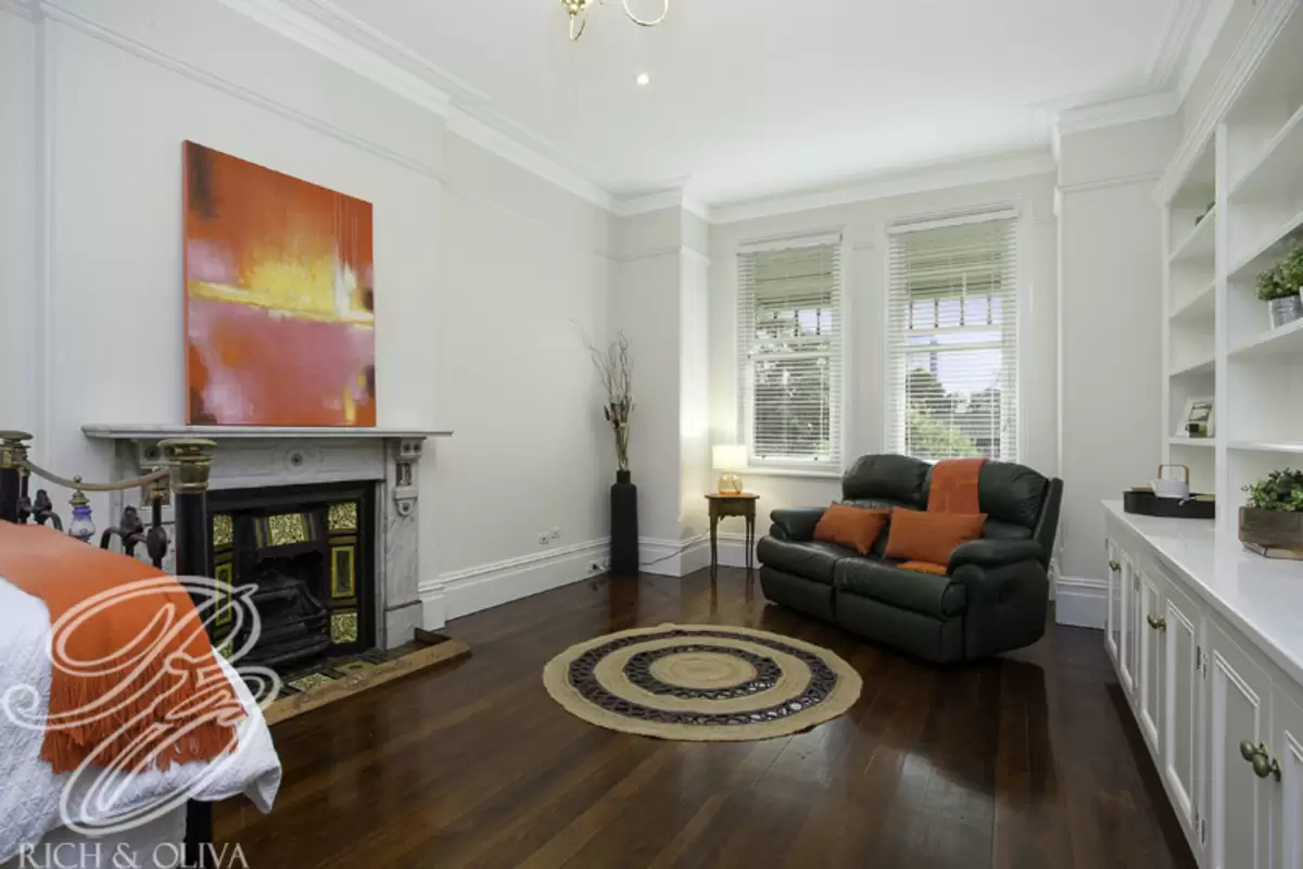 8 Clarence Street, Burwood Sold by Rich & Oliva - image 8