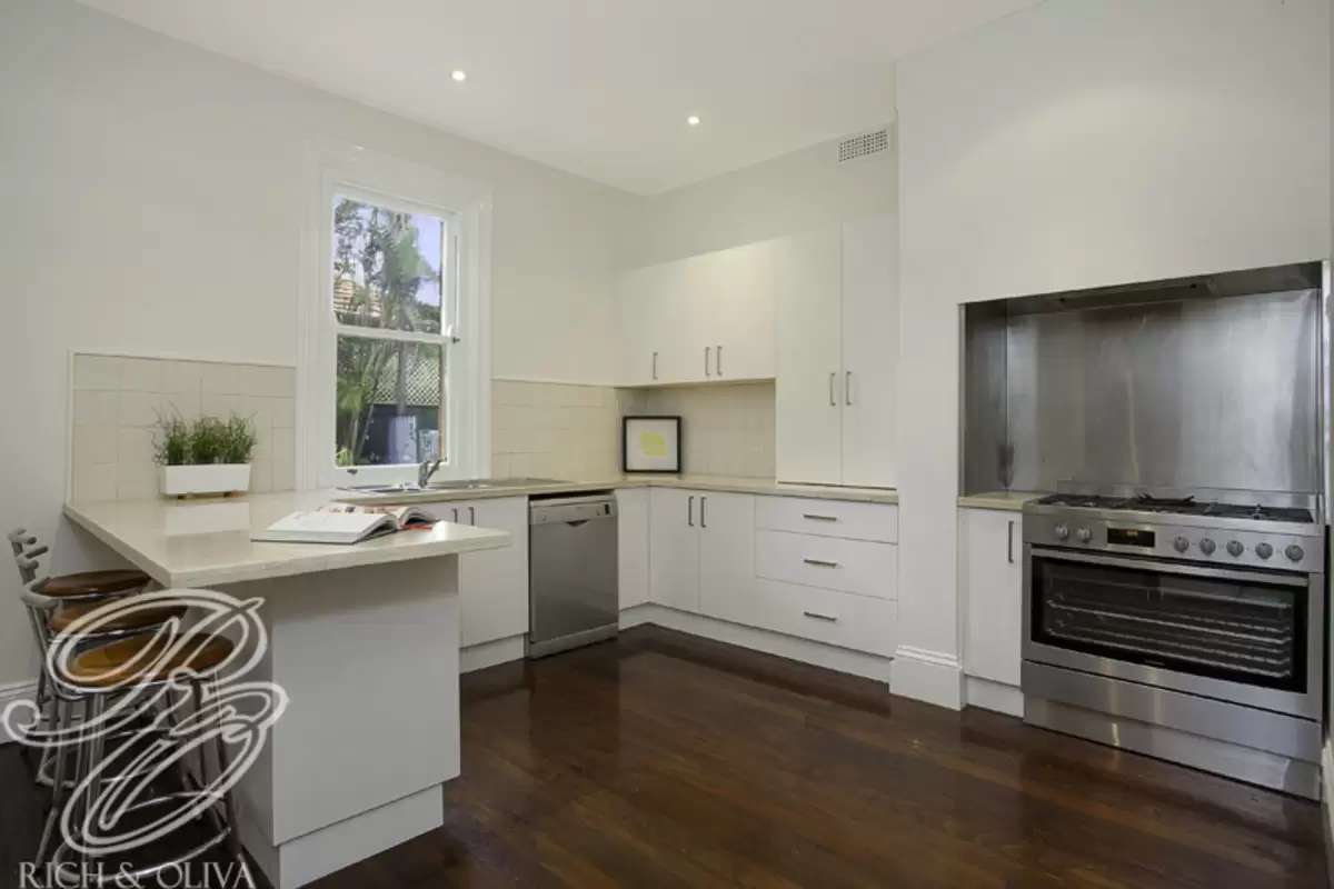 8 Clarence Street, Burwood Sold by Rich & Oliva - image 5