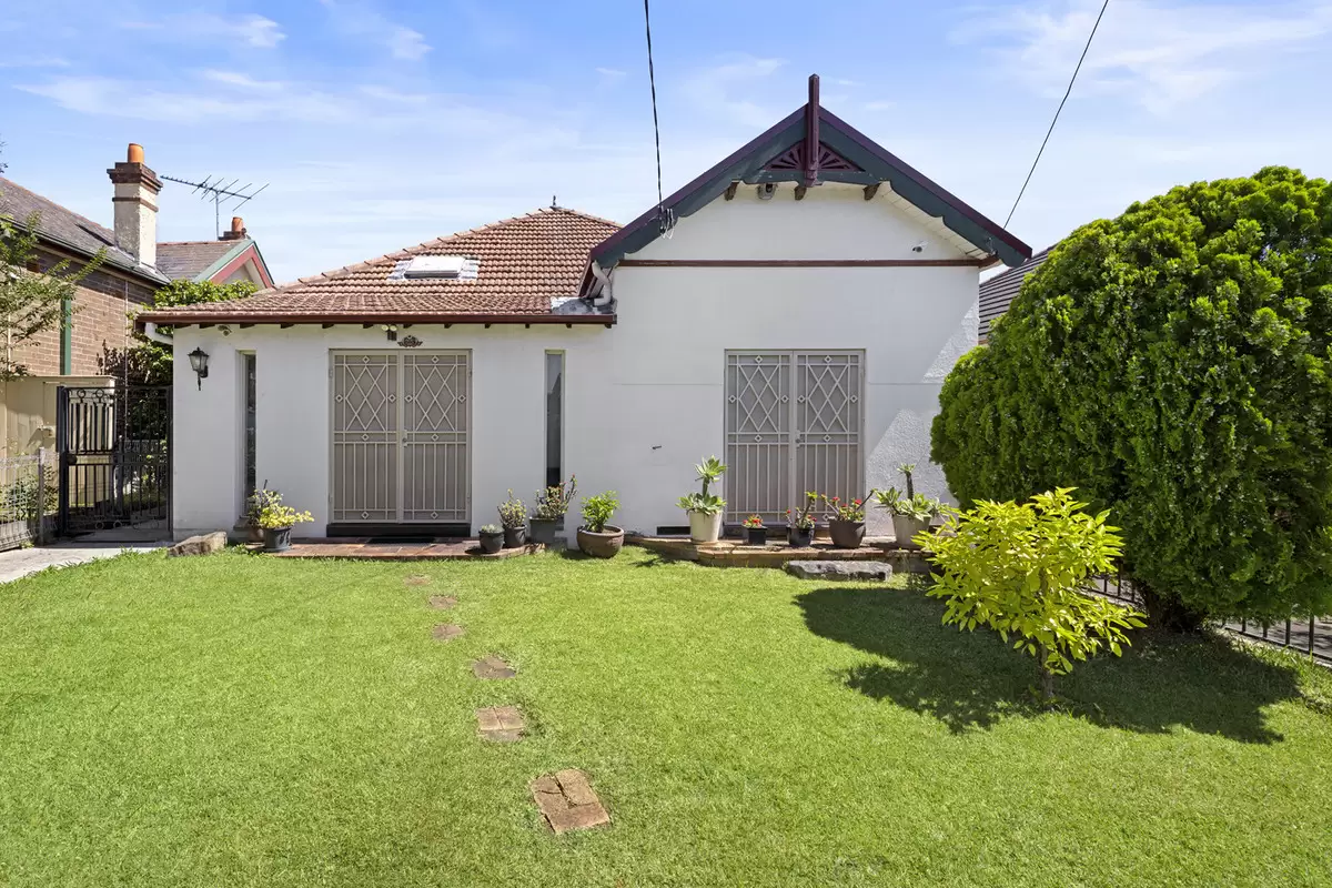 28 Minna Street, Burwood Sold by Rich & Oliva - image 1