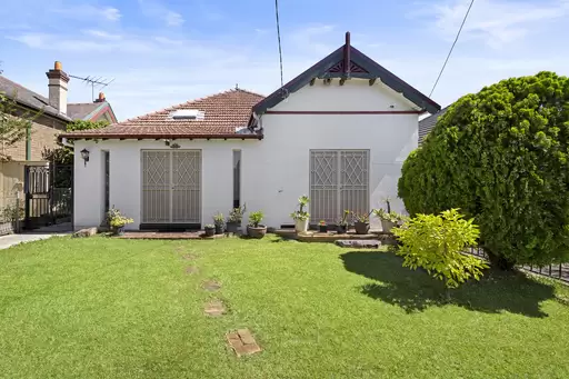 28 Minna Street, Burwood Sold by Rich & Oliva