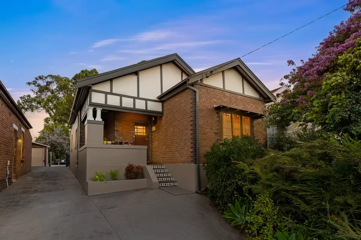 10 Trevenar Street, Ashbury Sold by Rich & Oliva - image 1