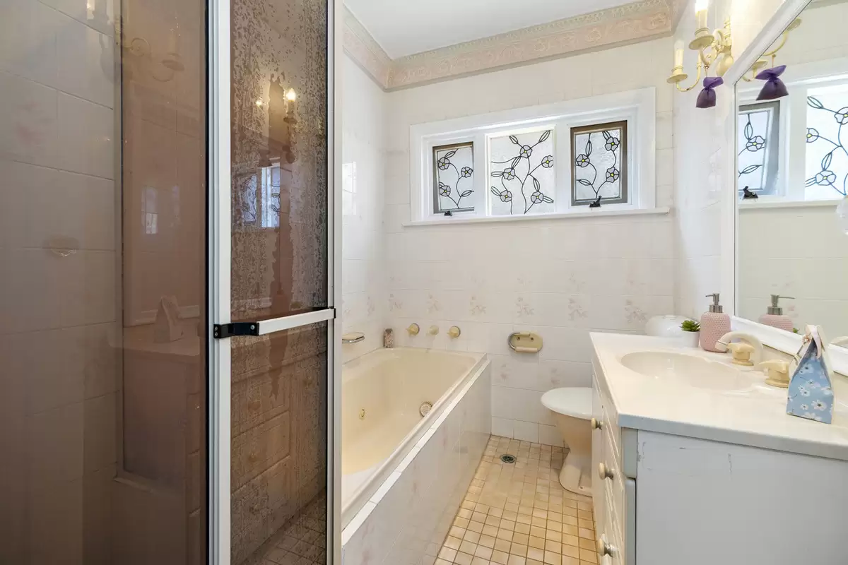 6 Badminton Road, Croydon Sold by Rich & Oliva - image 8