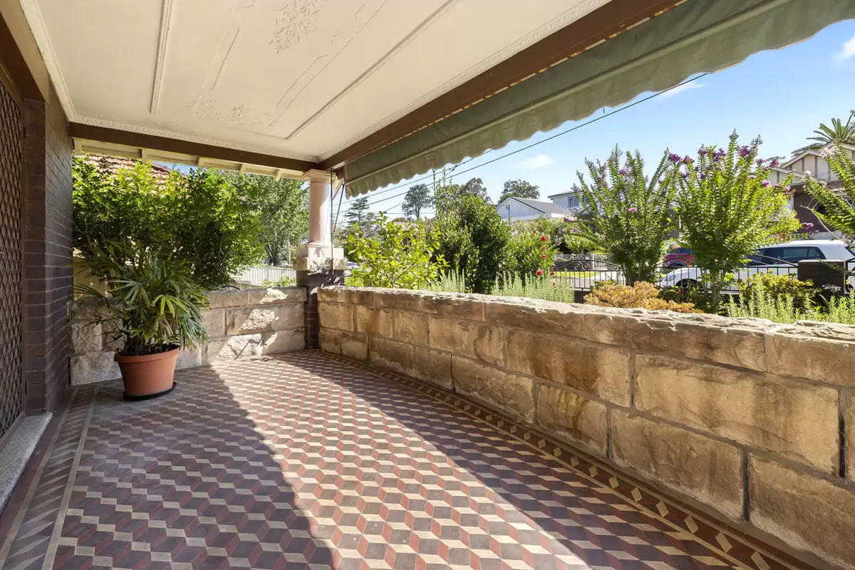 6 Badminton Road, Croydon Sold by Rich & Oliva - image 2