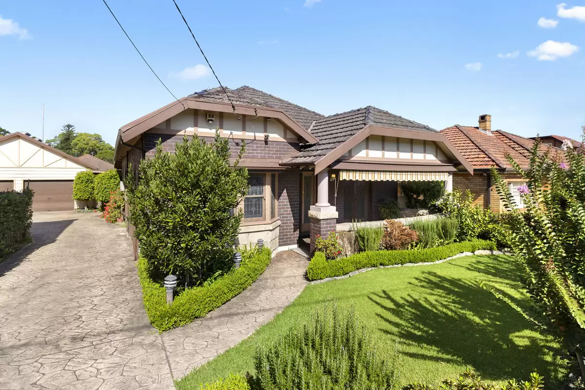 6 Badminton Road, Croydon Sold by Rich & Oliva - image 1