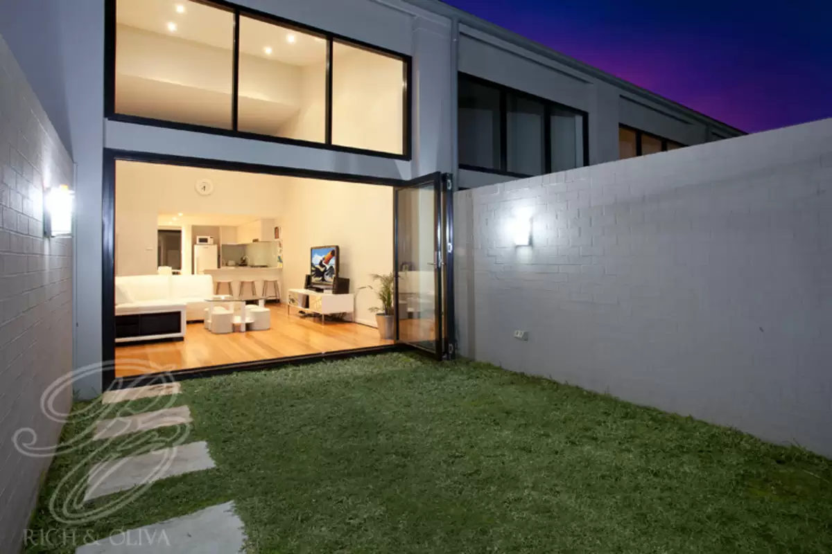 7/4 Blick Parade, Canterbury Leased by Rich & Oliva - image 1