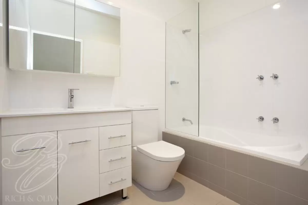 7/4 Blick Parade, Canterbury Leased by Rich & Oliva - image 3