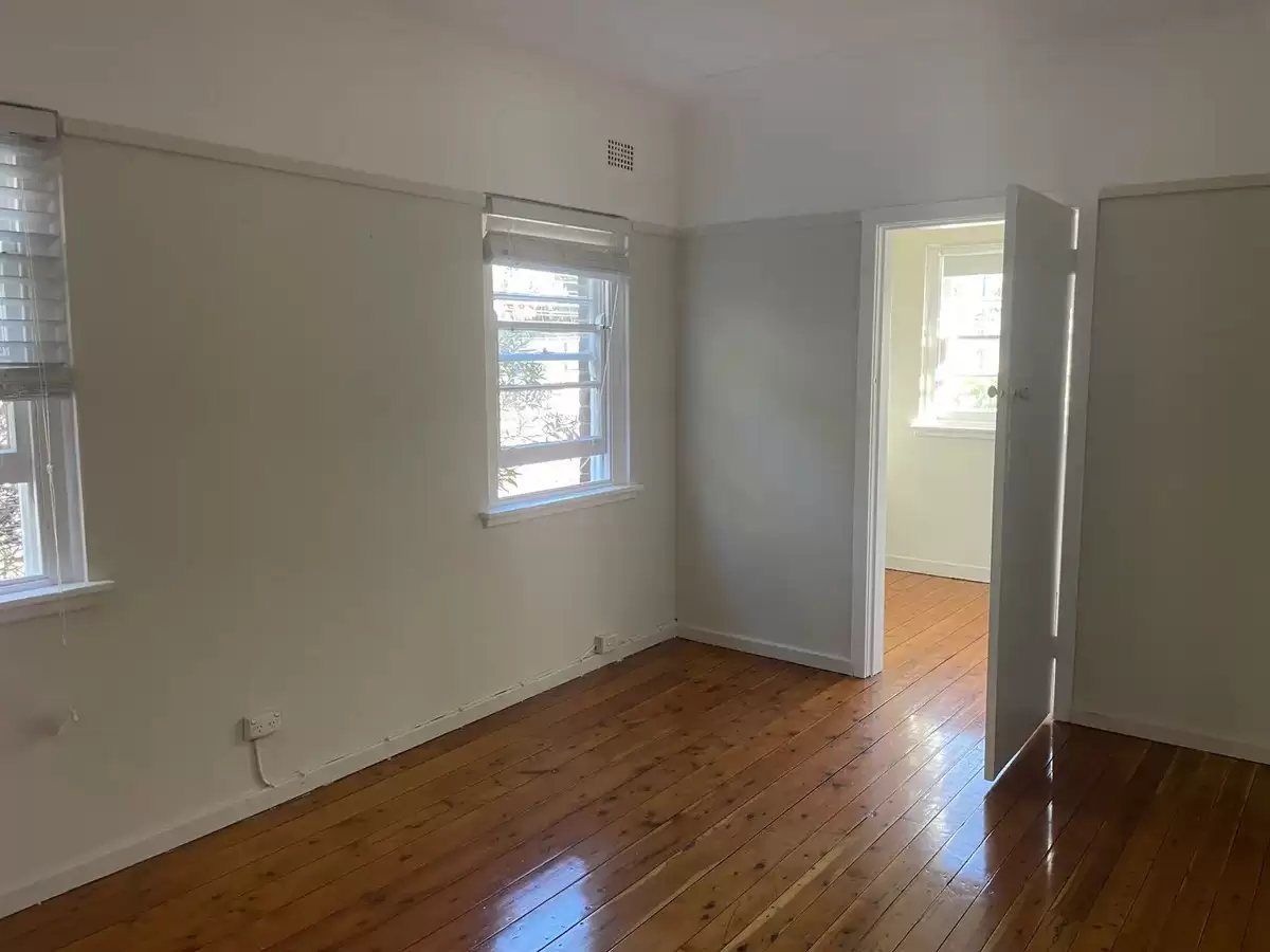4/27 West Street, Petersham Leased by Rich & Oliva - image 2