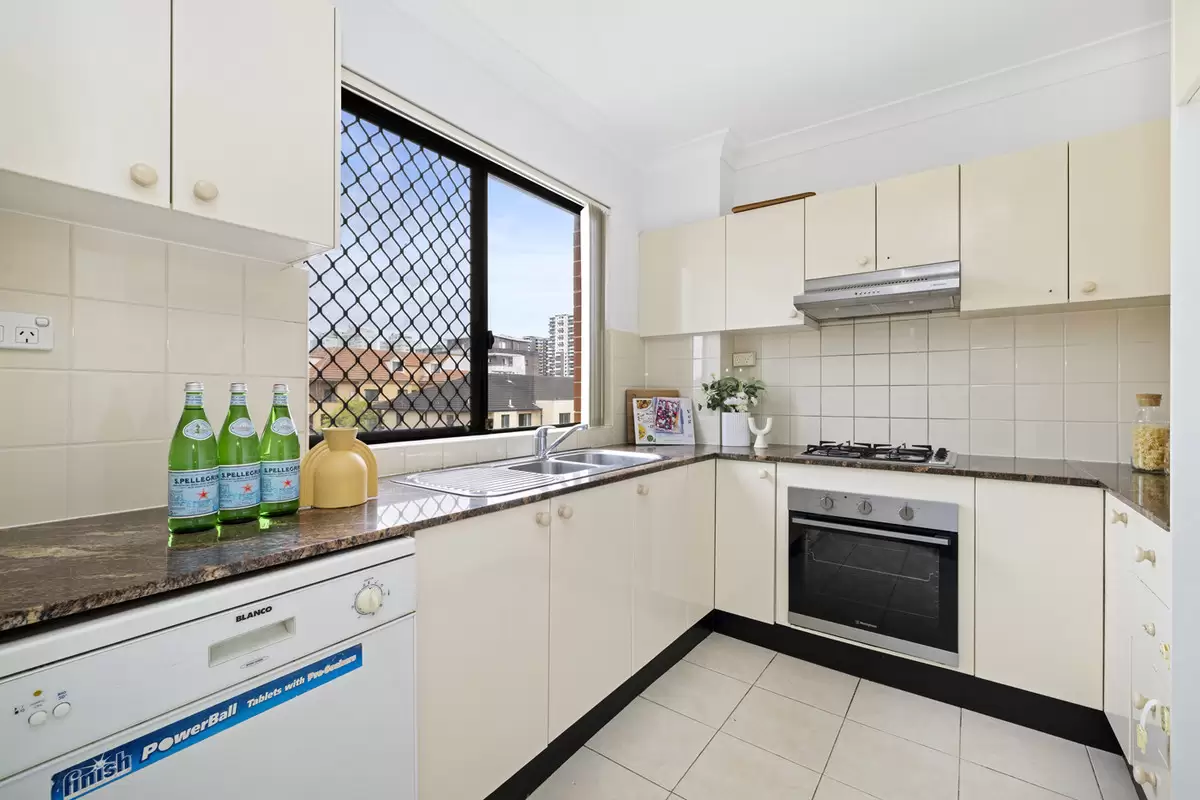 32/1-9 Mt Pleasant Avenue, Burwood Sold by Rich & Oliva - image 5