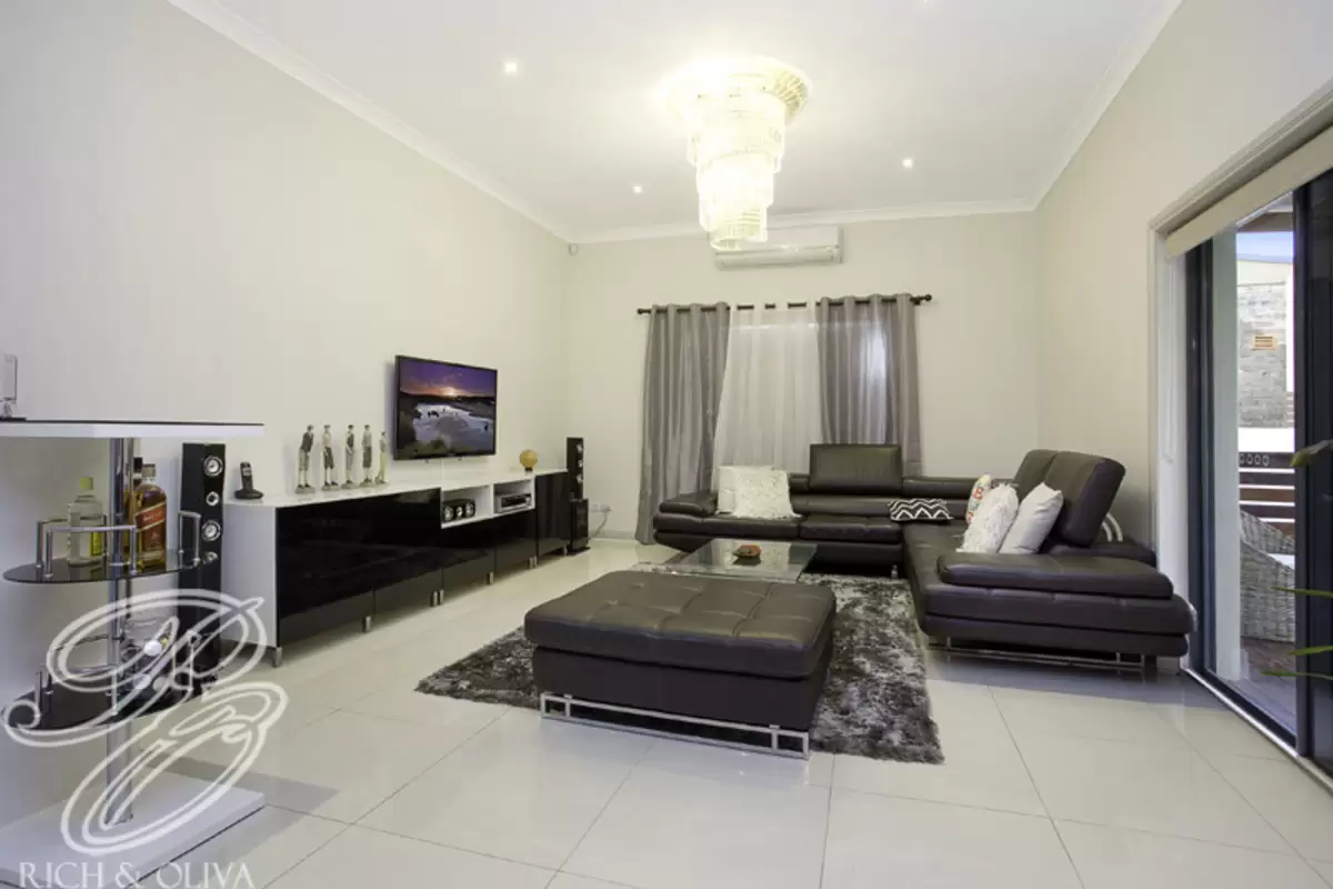 24 Greenhills Street, Croydon Sold by Rich & Oliva - image 2