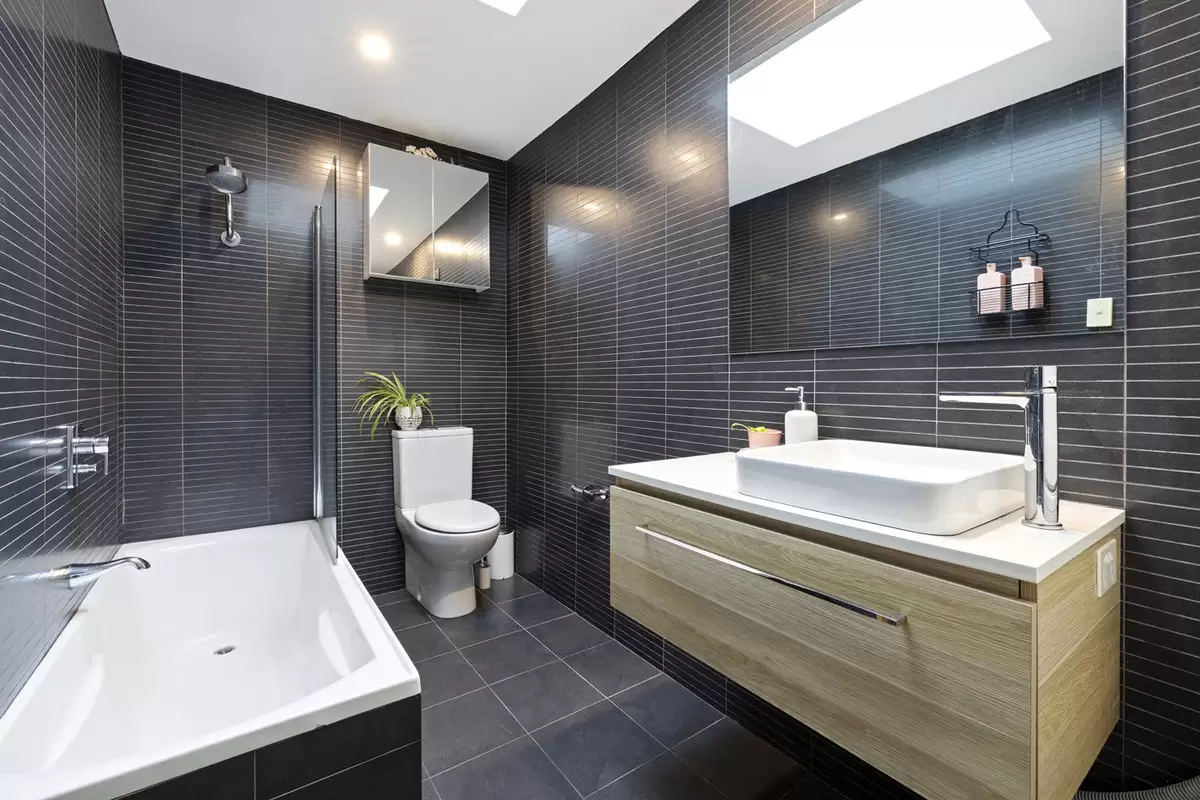 42 Holborow Street, Croydon Sold by Rich & Oliva - image 8