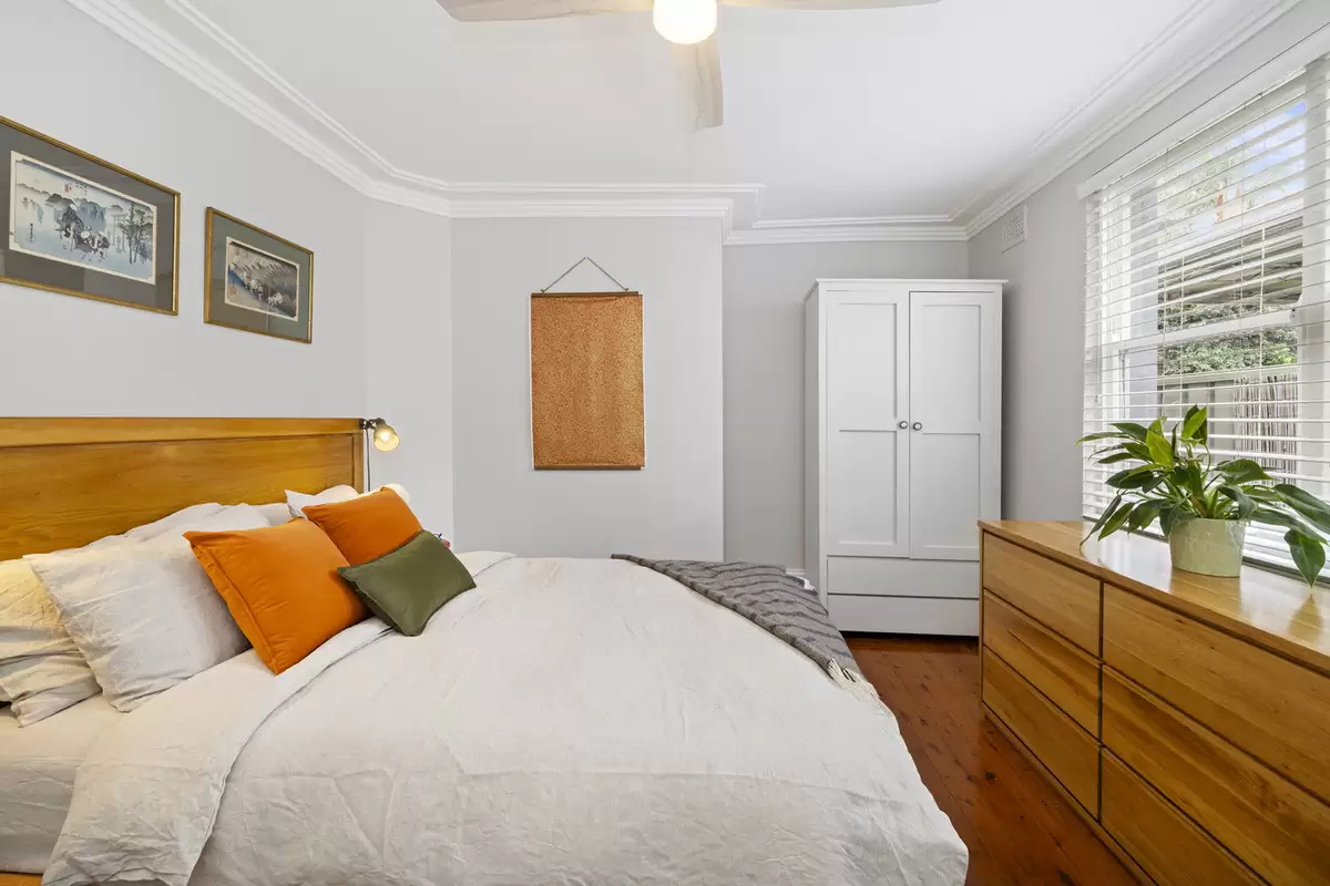 42 Holborow Street, Croydon Sold by Rich & Oliva - image 3