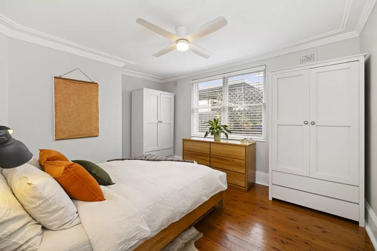 42 Holborow Street, Croydon Sold by Rich & Oliva - image 4