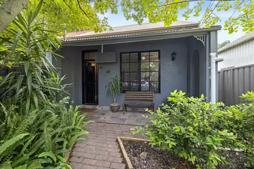 42 Holborow Street, Croydon Sold by Rich & Oliva