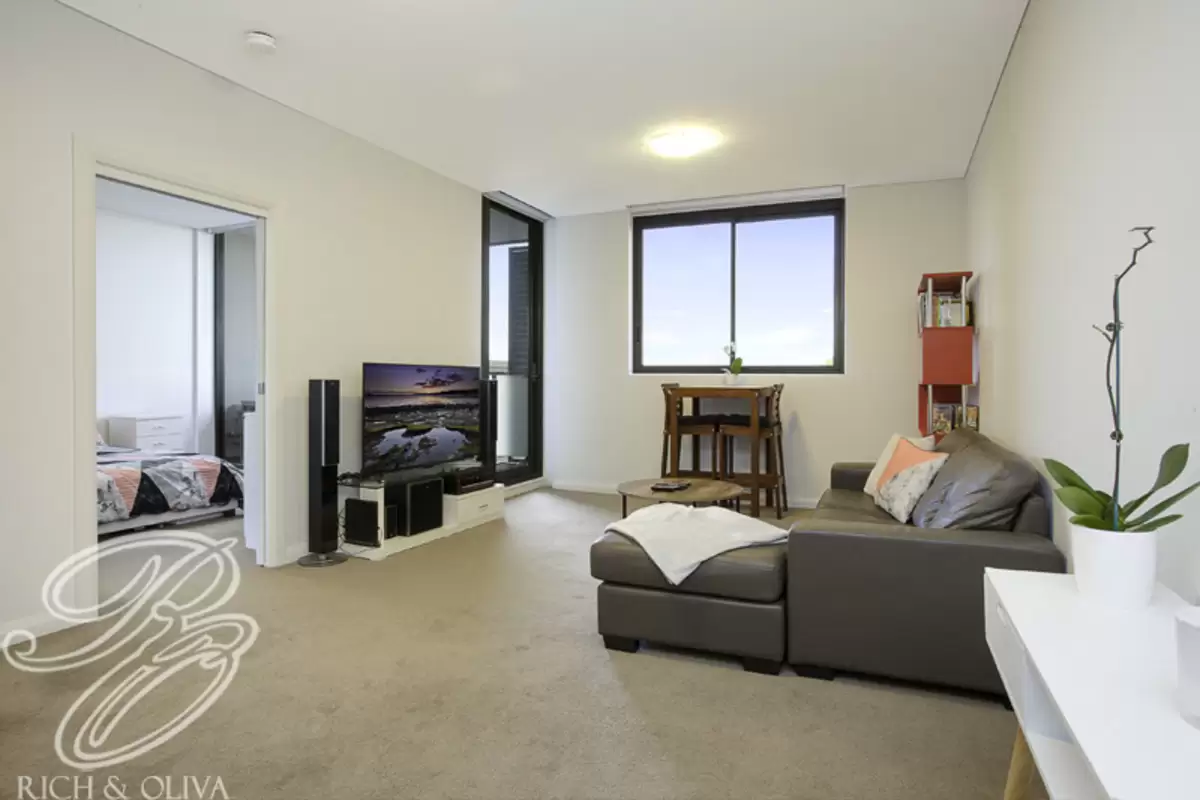 C305/11 Mashman Avenue, Kingsgrove Sold by Rich & Oliva - image 2