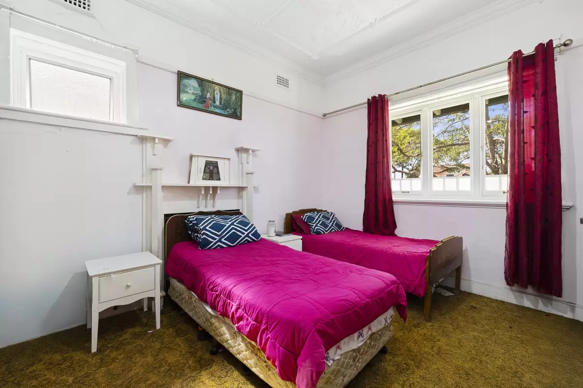 5 Goodwin Avenue, Ashfield Sold by Rich & Oliva - image 2